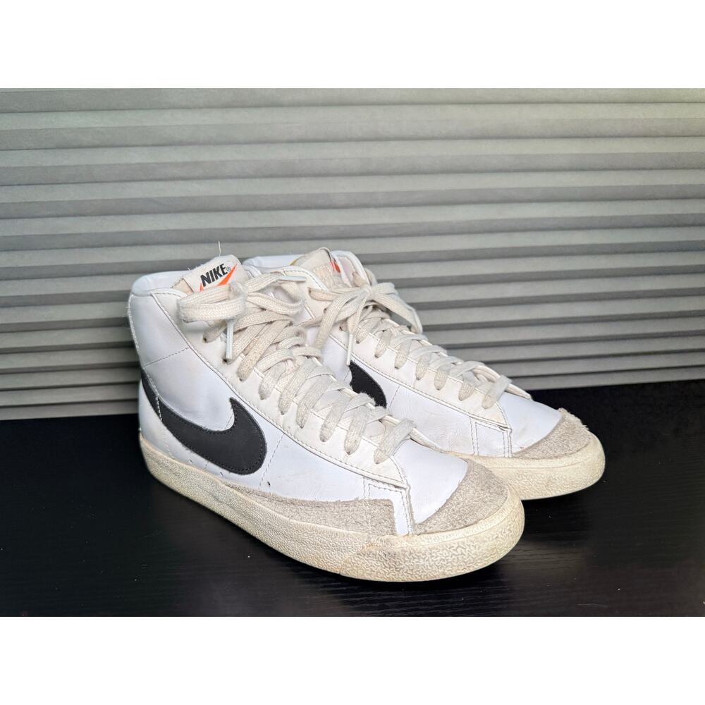 Nike Blazer Mid 77 White Black Swoosh Vintage Style Sneakers Womens 8.5 / Mens 7
